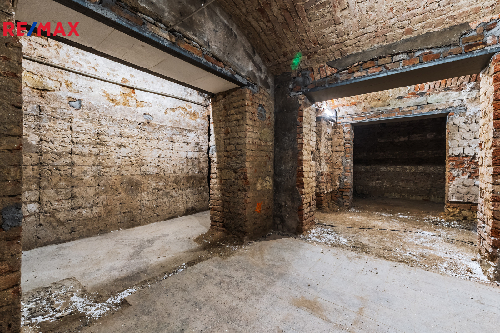 NEBYTOVÝ PROSTOR SEIFERTOVA