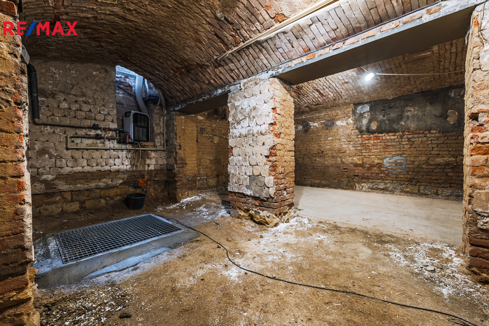 NEBYTOVÝ PROSTOR SEIFERTOVA