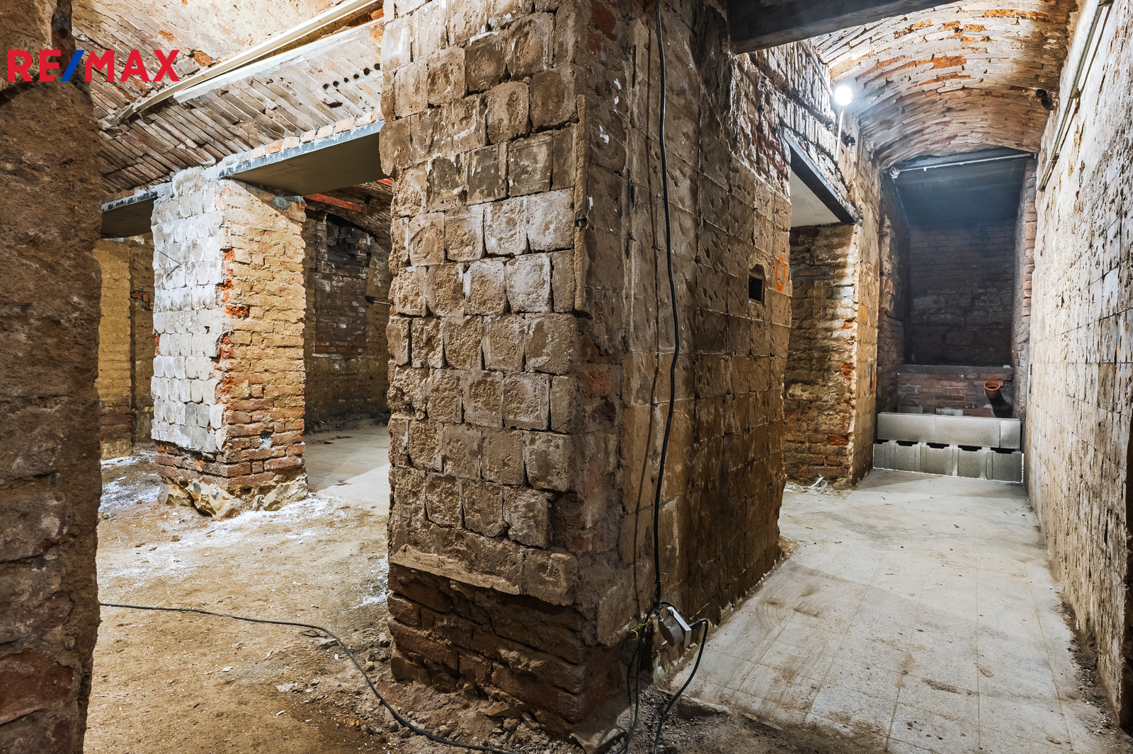 NEBYTOVÝ PROSTOR SEIFERTOVA