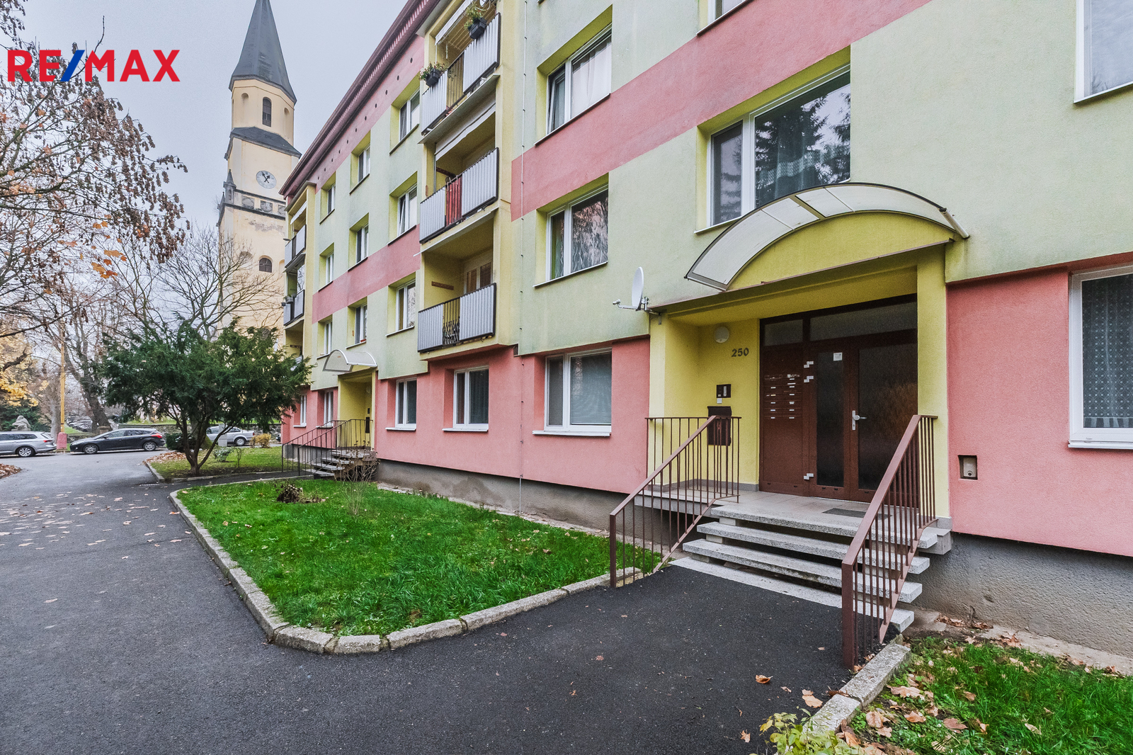 Vchod do bytového domu