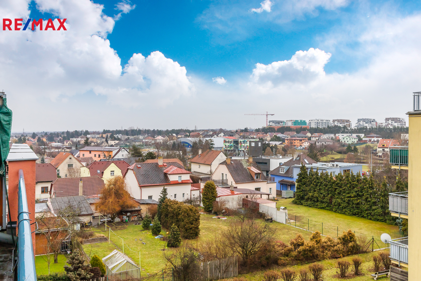 Výhled do klidné zástavby