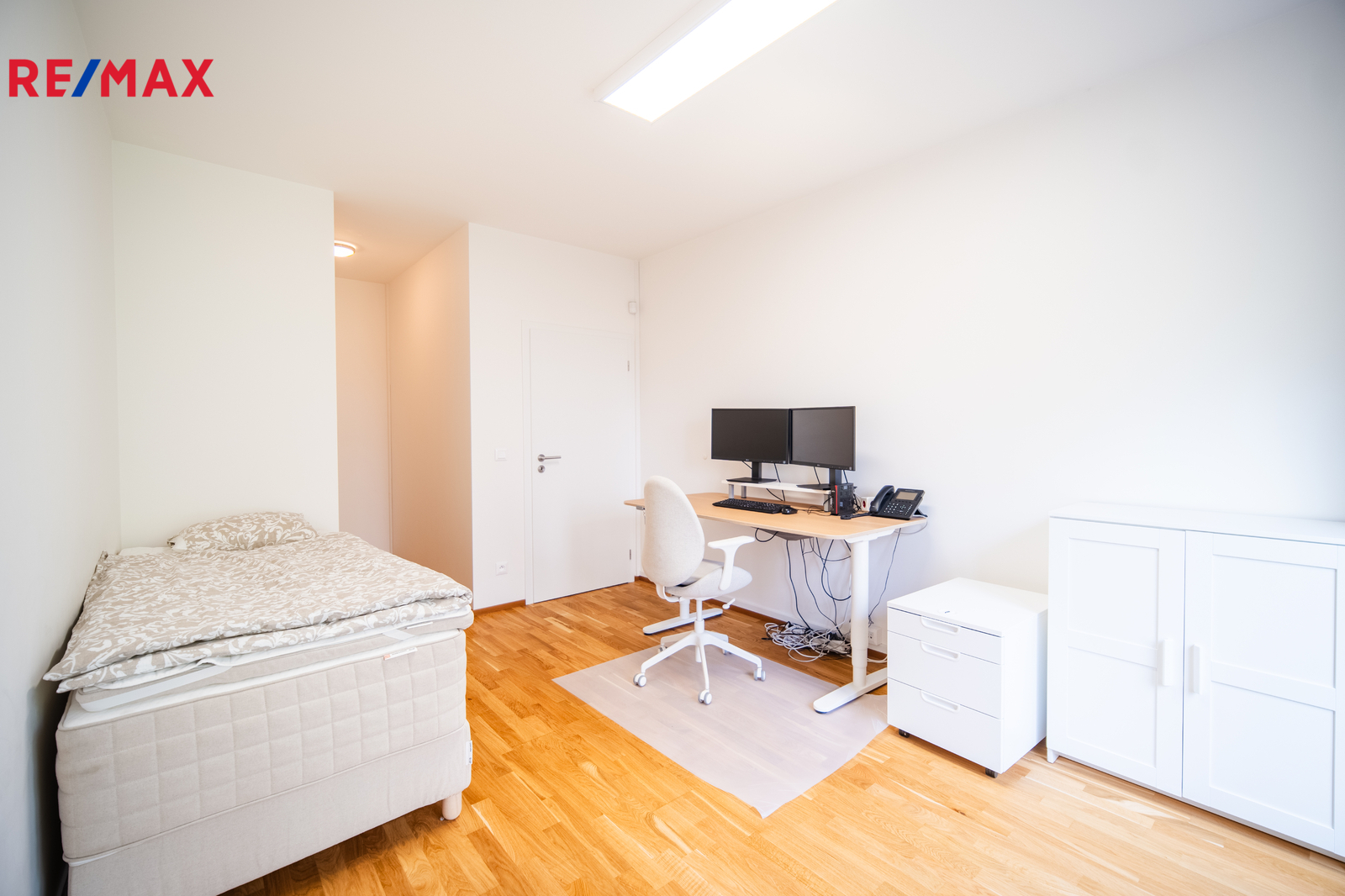 SAMOSTATNÁ KANCELÁŘ