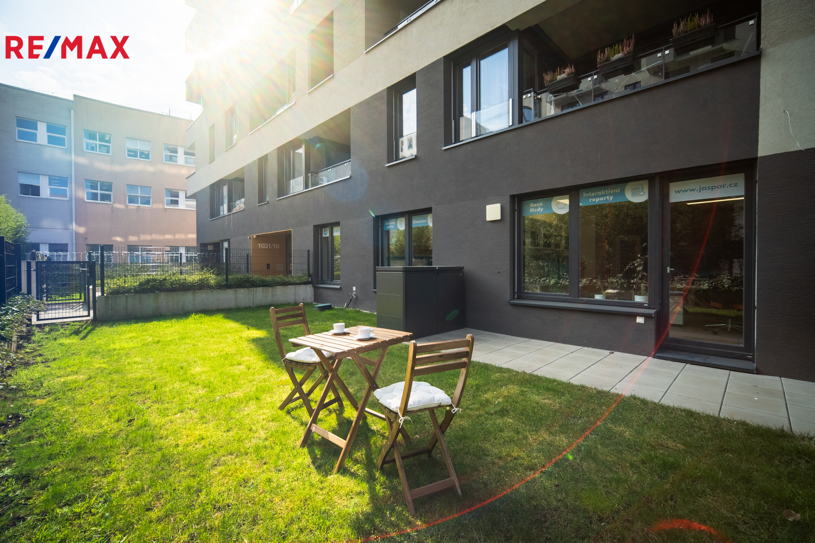 TERASA + PŘEDZAHRÁDKA 61 M2