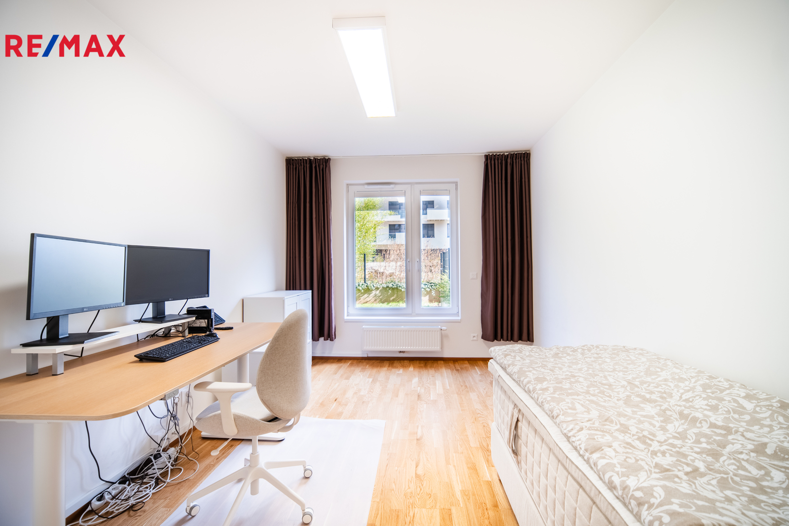 SAMOSTATNÁ KANCELÁŘ