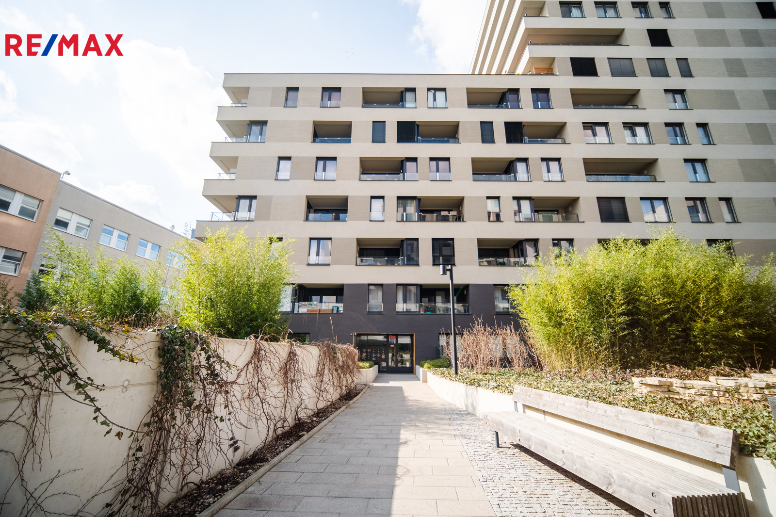 BYTOVÝ DŮM PECHMANOVÝCH - VSTUP DO DOMU