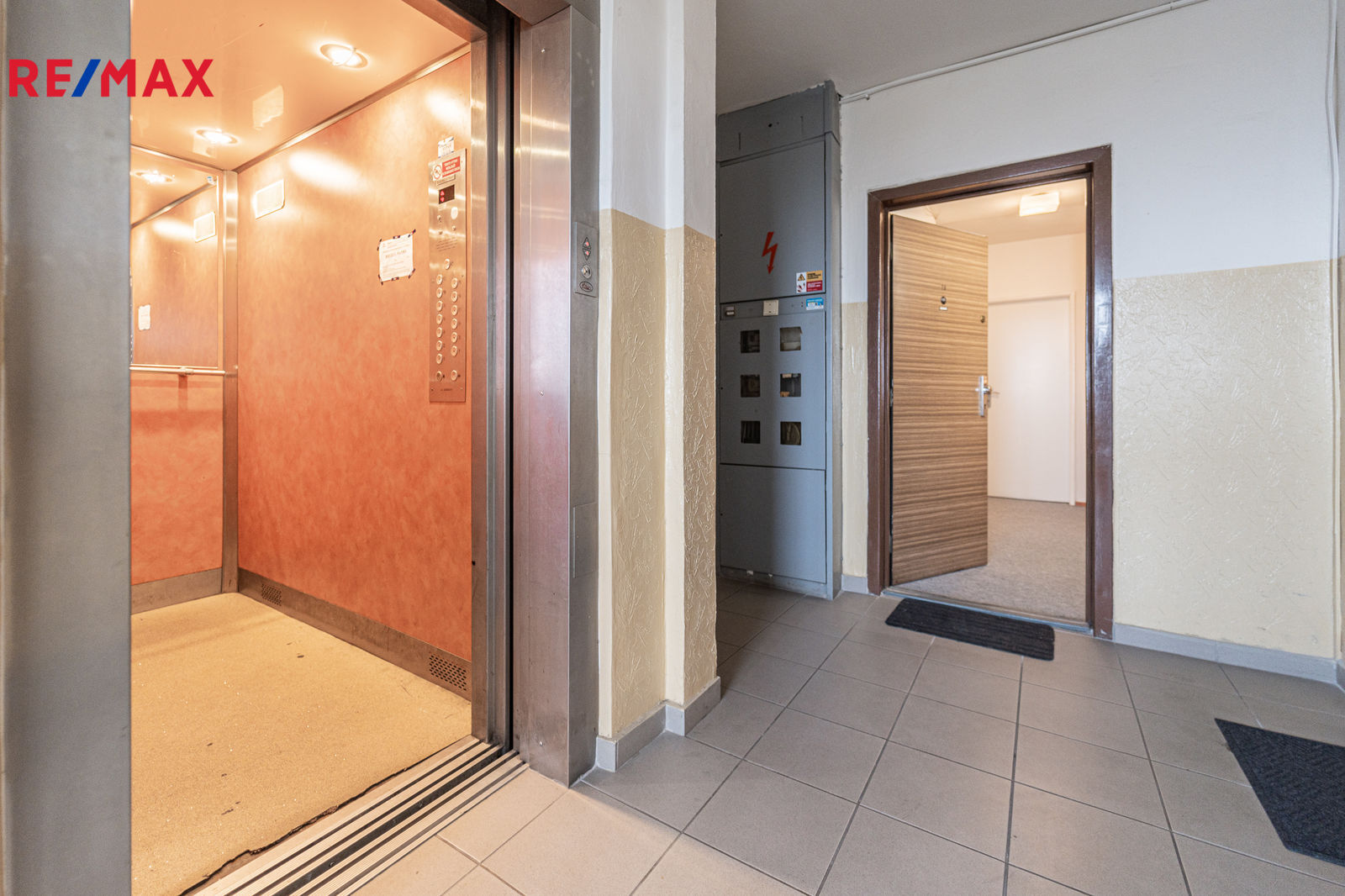 výtah hlavní vchod do bytu