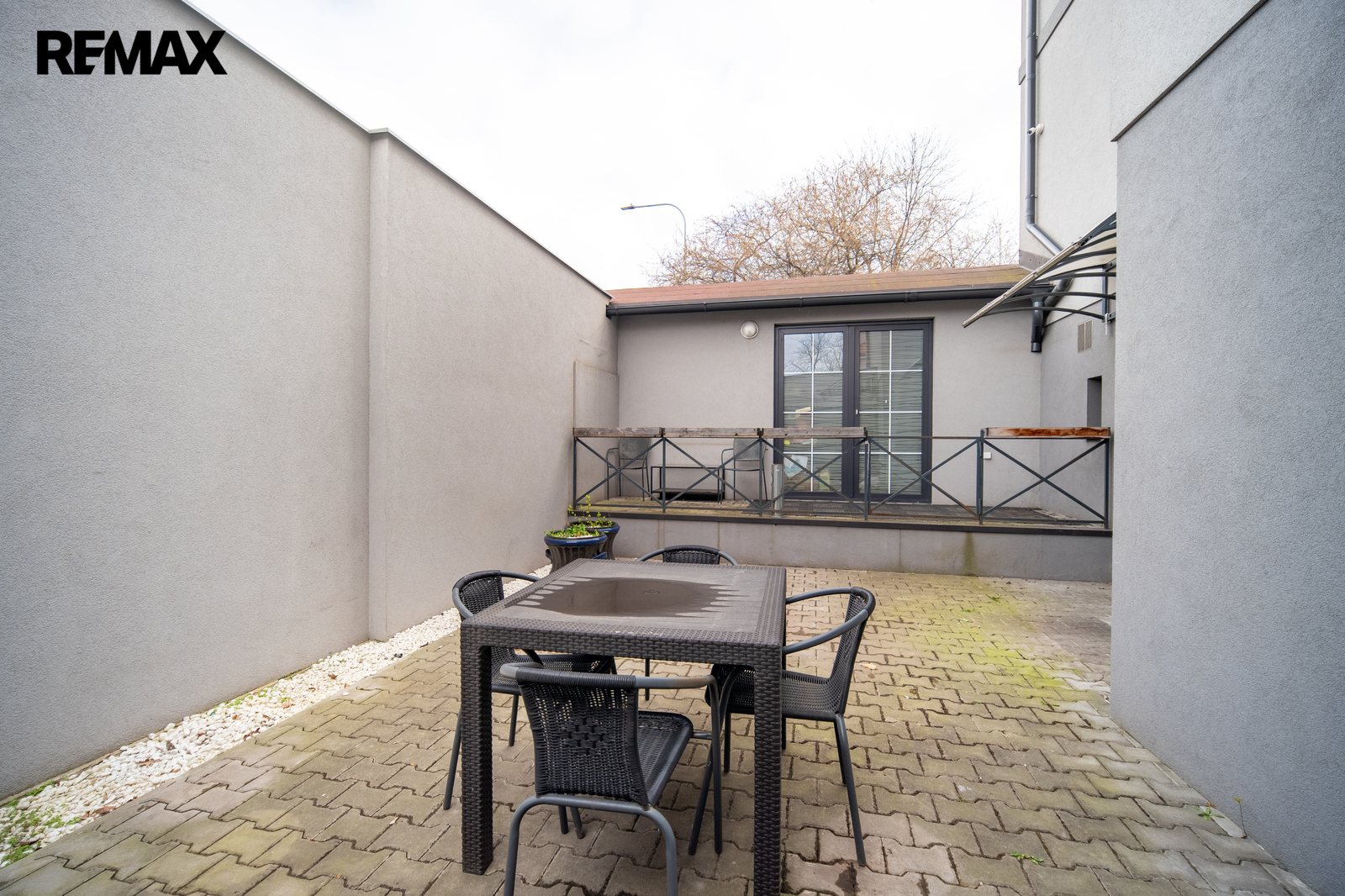 Terasa k bytu v suterénu