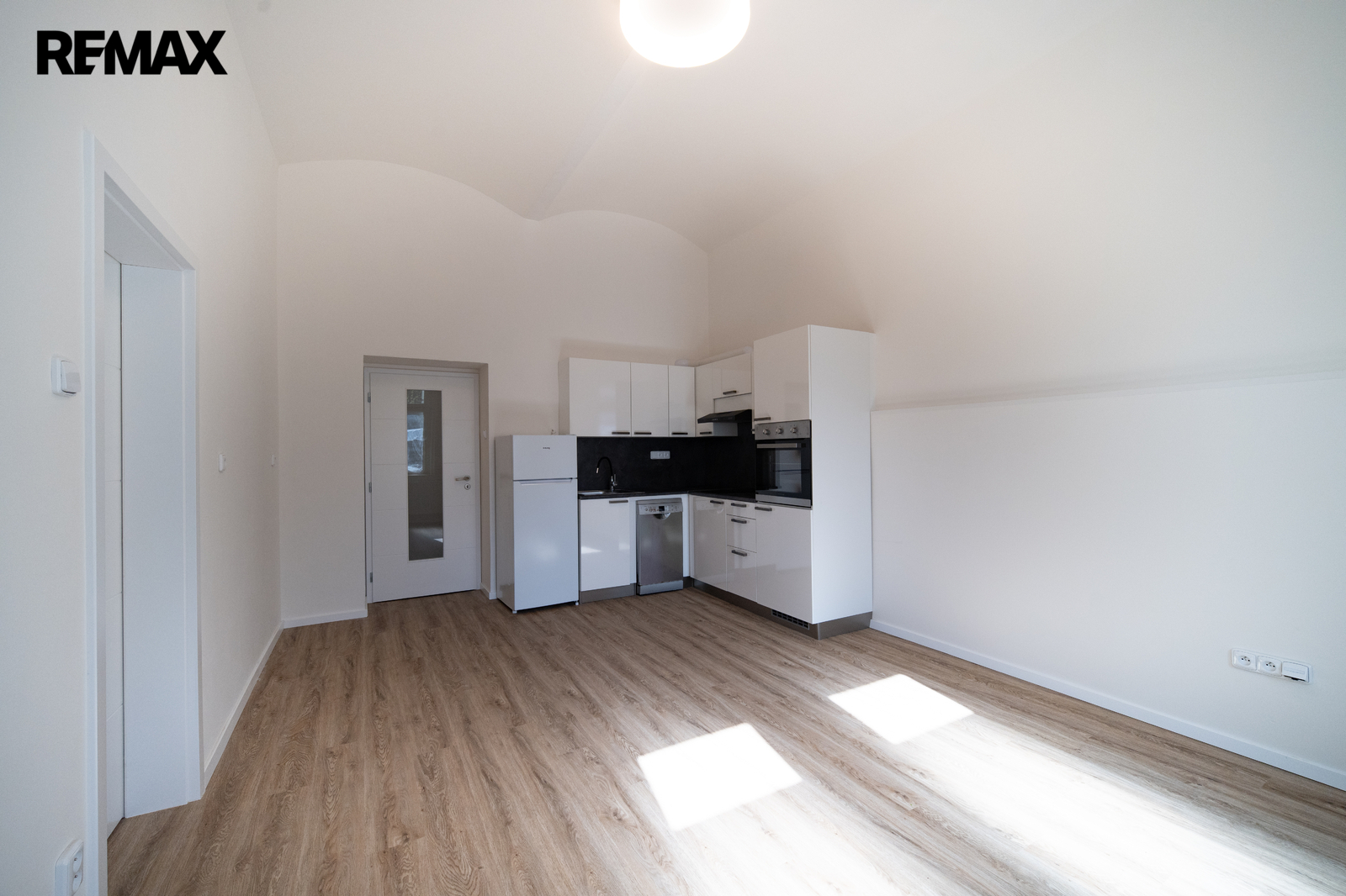 Obývací pokoj s kuchyňským koutem