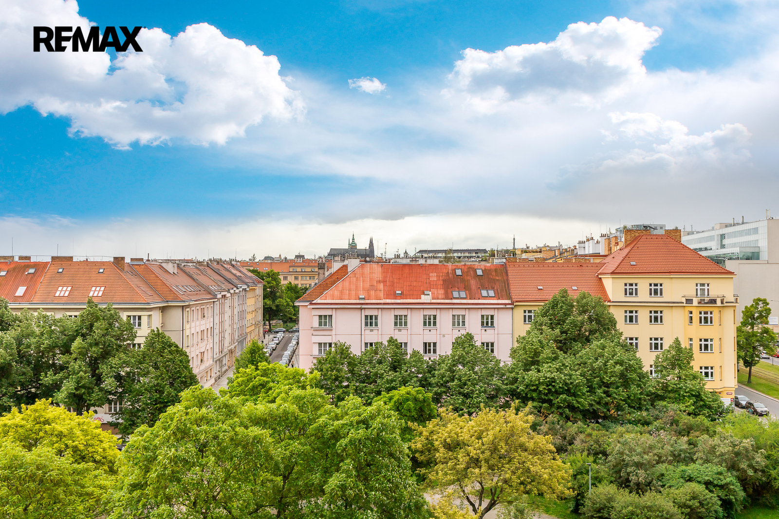 výhledy z obou pokojů na Hrad