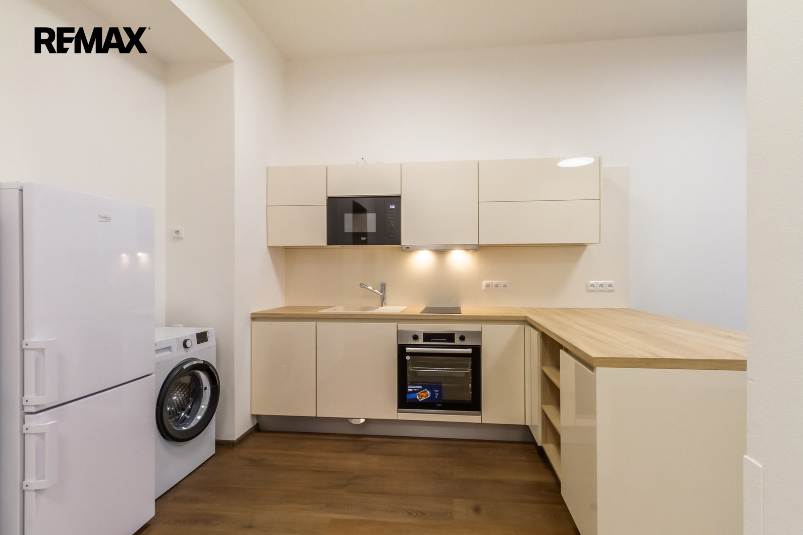Pronájem bytu 1+kk, 30 m2, Praha