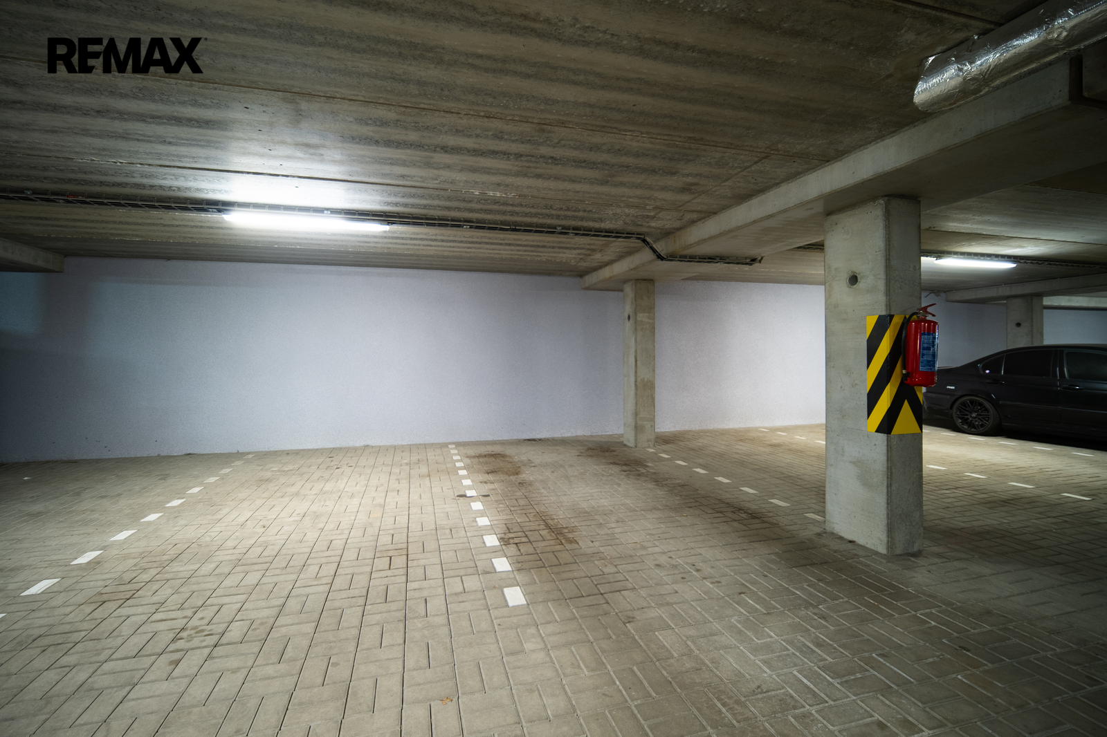 Parkovací stání v garáži