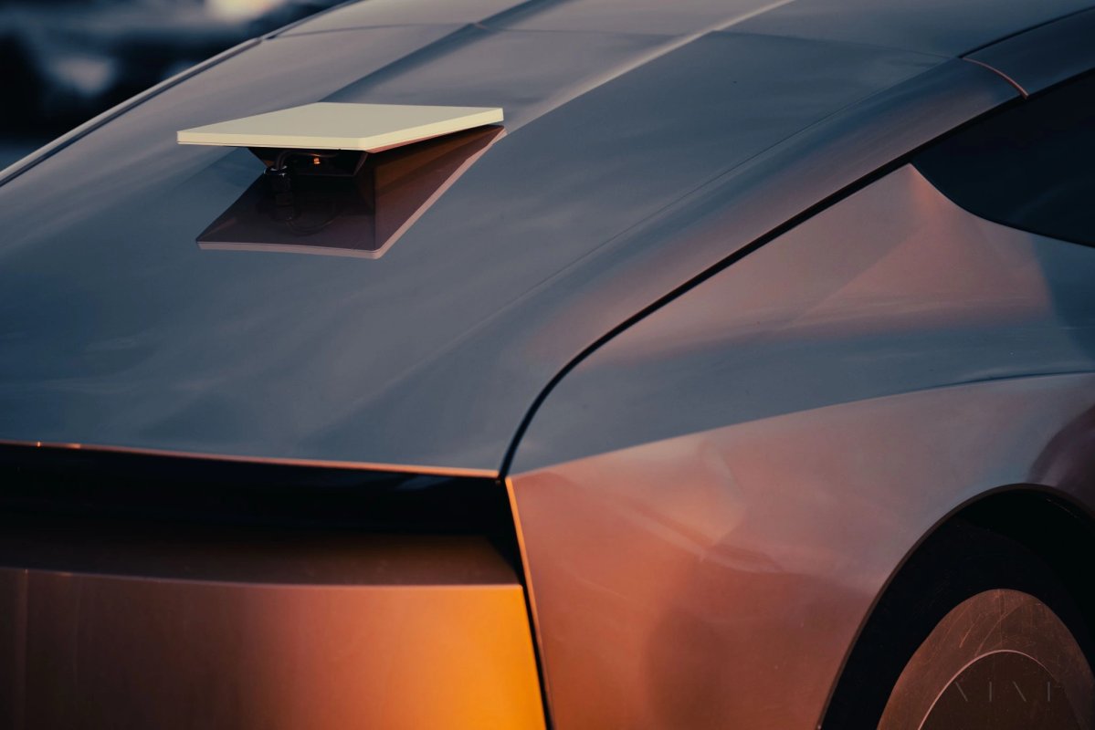 Tesla Cybercab с тарелкой Starlink на тестах