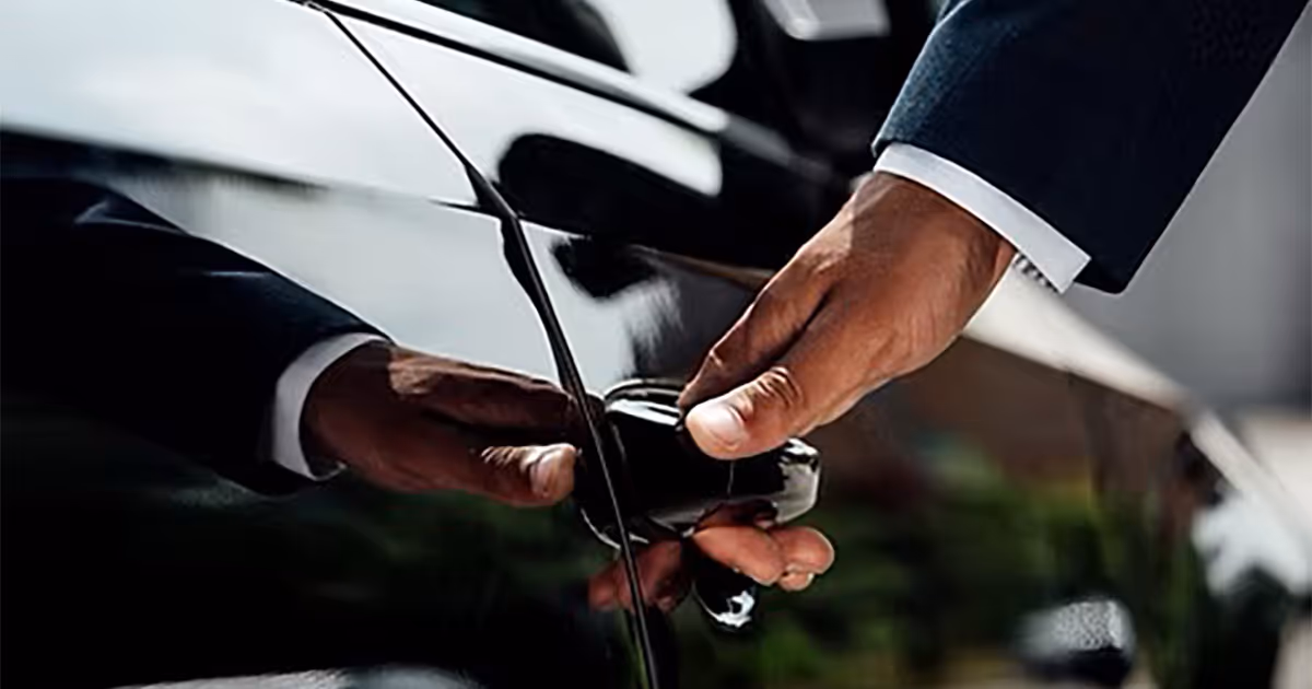 "private ride in Boston" "best airport car service" "professional chauffeur cost" blogs by book my limo now