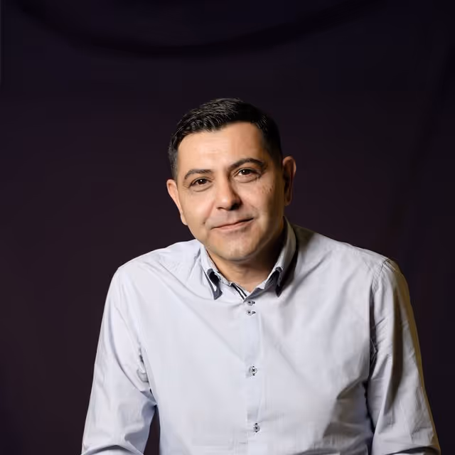 [headshot] image of customer (for an architect firm)
