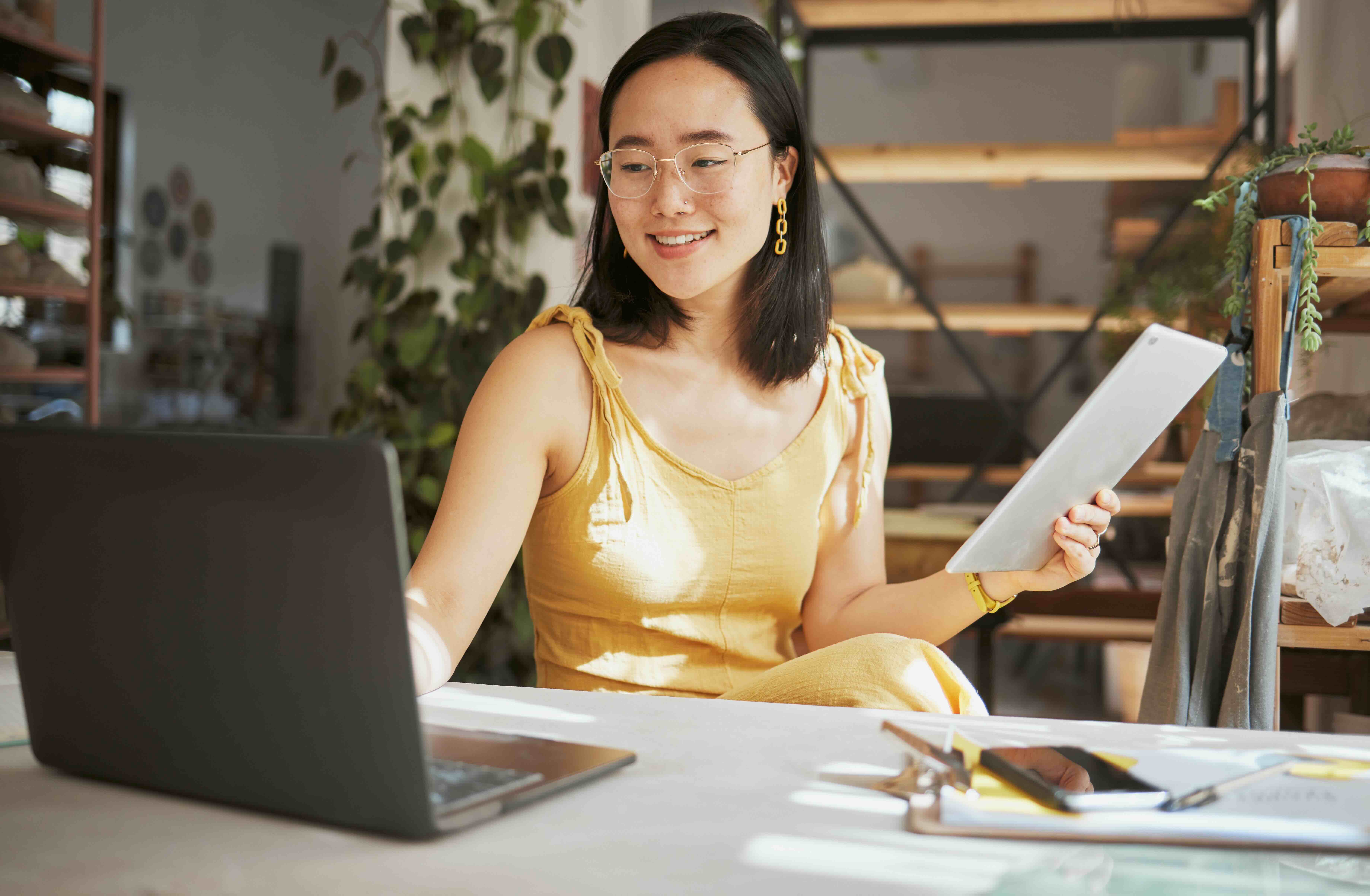 image of busy office environment (for a hr tech) [background image]