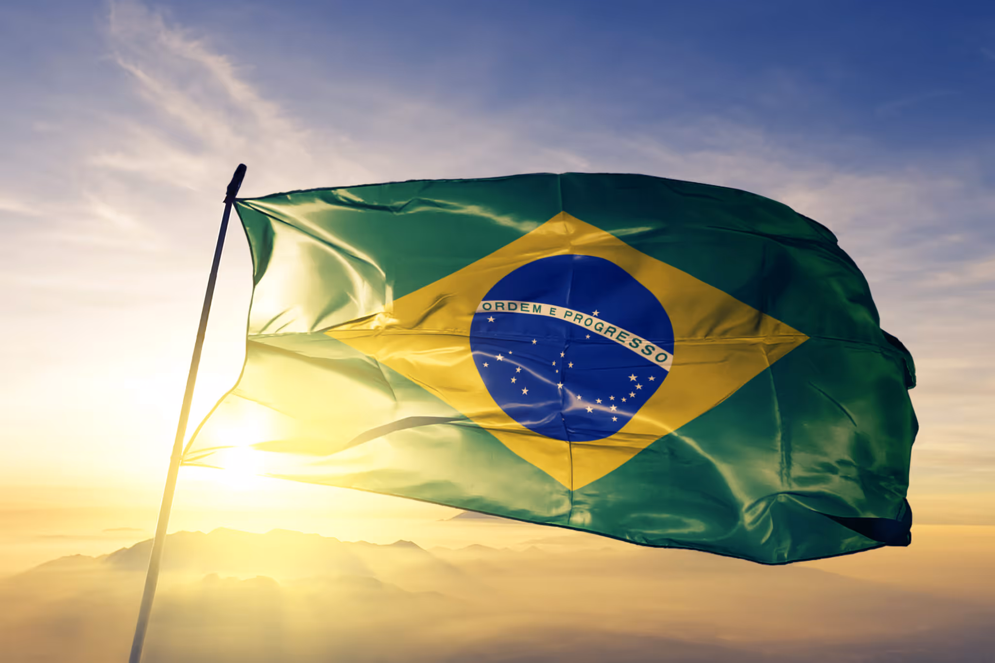 Brazil’s public health system is underfunded. Bolsonaro promises continuity but has cut key programs and funding. Lula proposes restoring services and increasing investment, but lacks details. Both offer vague plans.