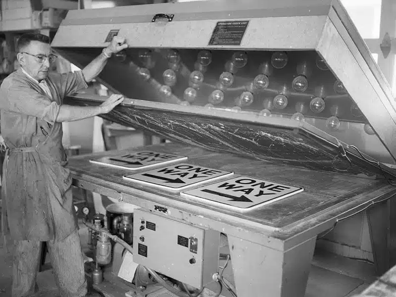 UNIVERSITY SIGN SHOP, 1958 – ITEM 58985