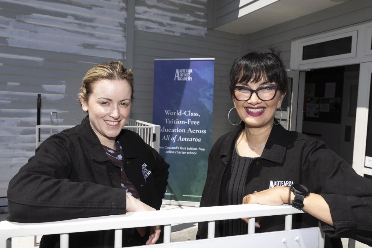 [digital project] ai curriculum graphic on a mobile device