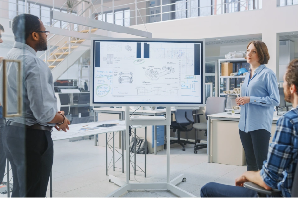 presenter using Digital whiteboard for presentation