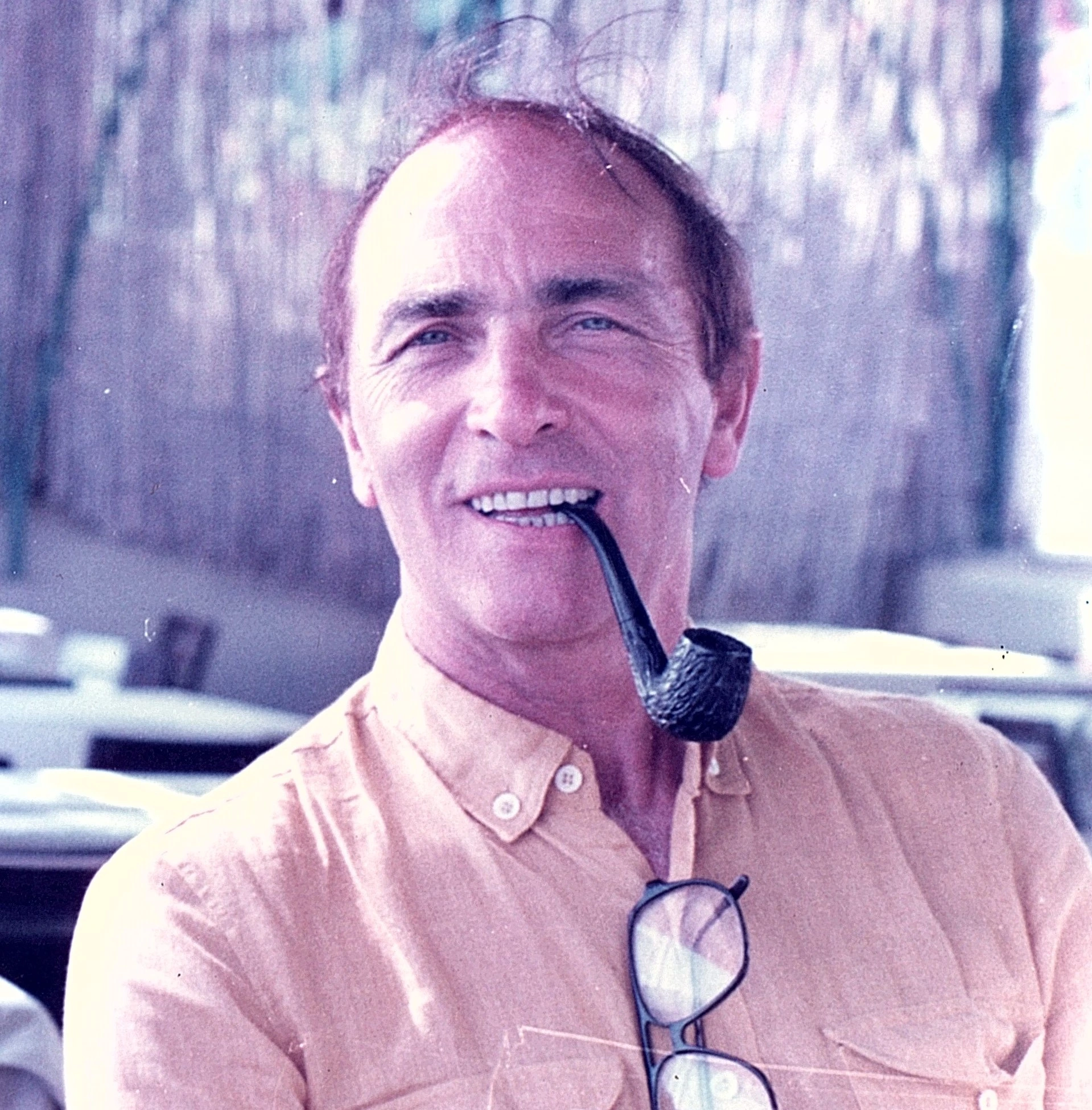 Signore che spiega fisioterapia a signora