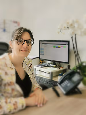 Virginie, conseillère funéraire à la Maison Maison Maurel à Bourg-La-Reine 