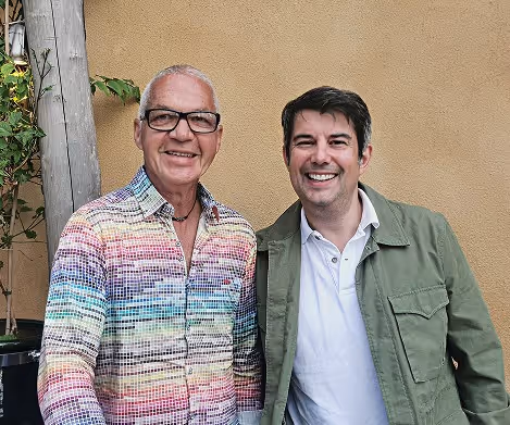 Vincent Vieillefond, gérant des pompes funèbres du parc de Saint-Cloud à Ville d'Avray et Alain.