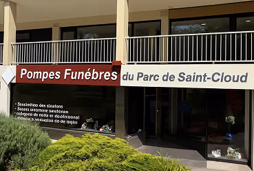 Devanture de l'agence des pompes funèbres du parc de Saint-Cloud à Ville d'Avray