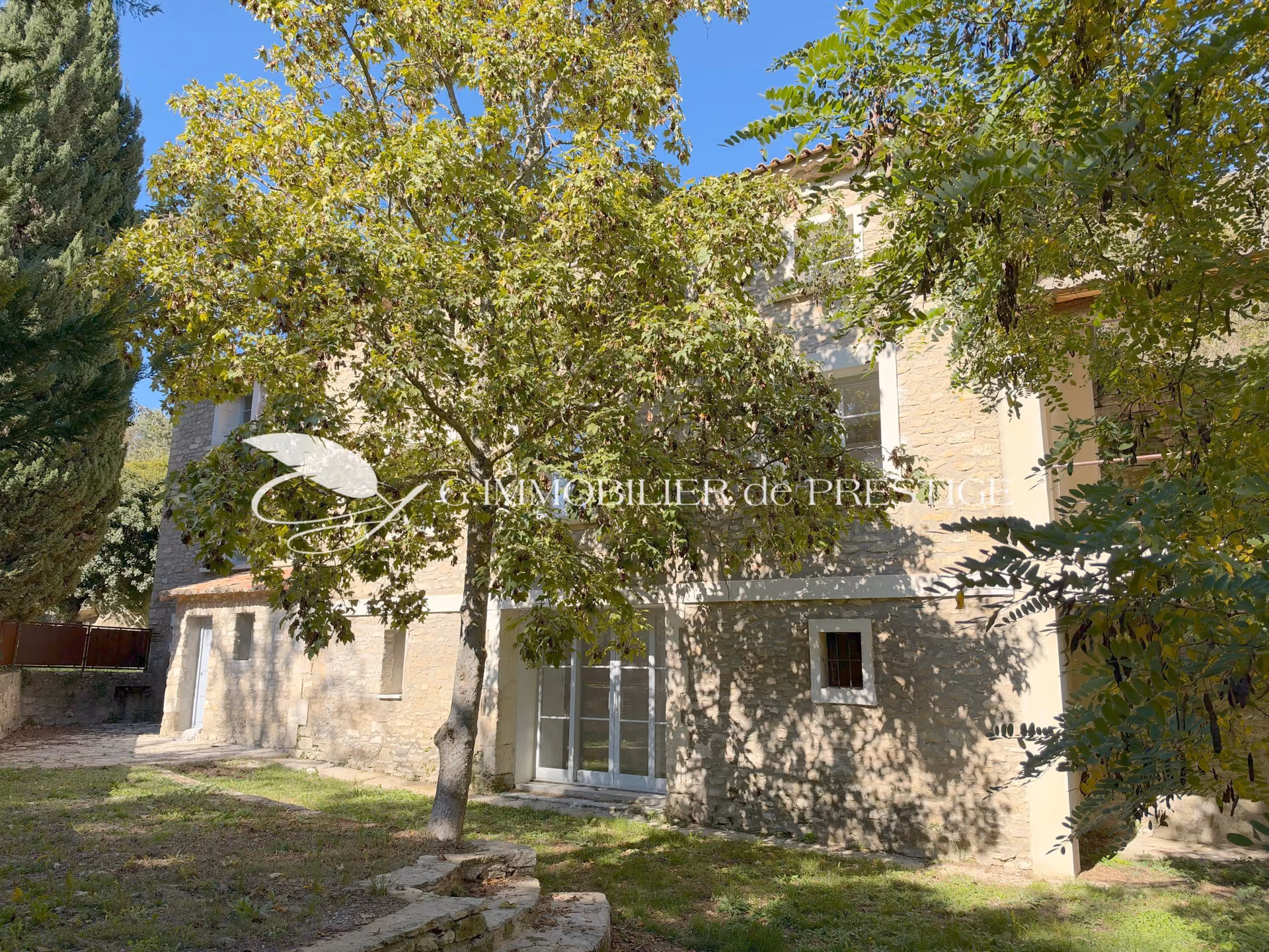 Renovated stone house with pool, in a quiet location just a few minutes' walk from the village