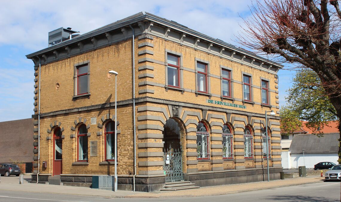 En gammel bygning. De frivilliges hus