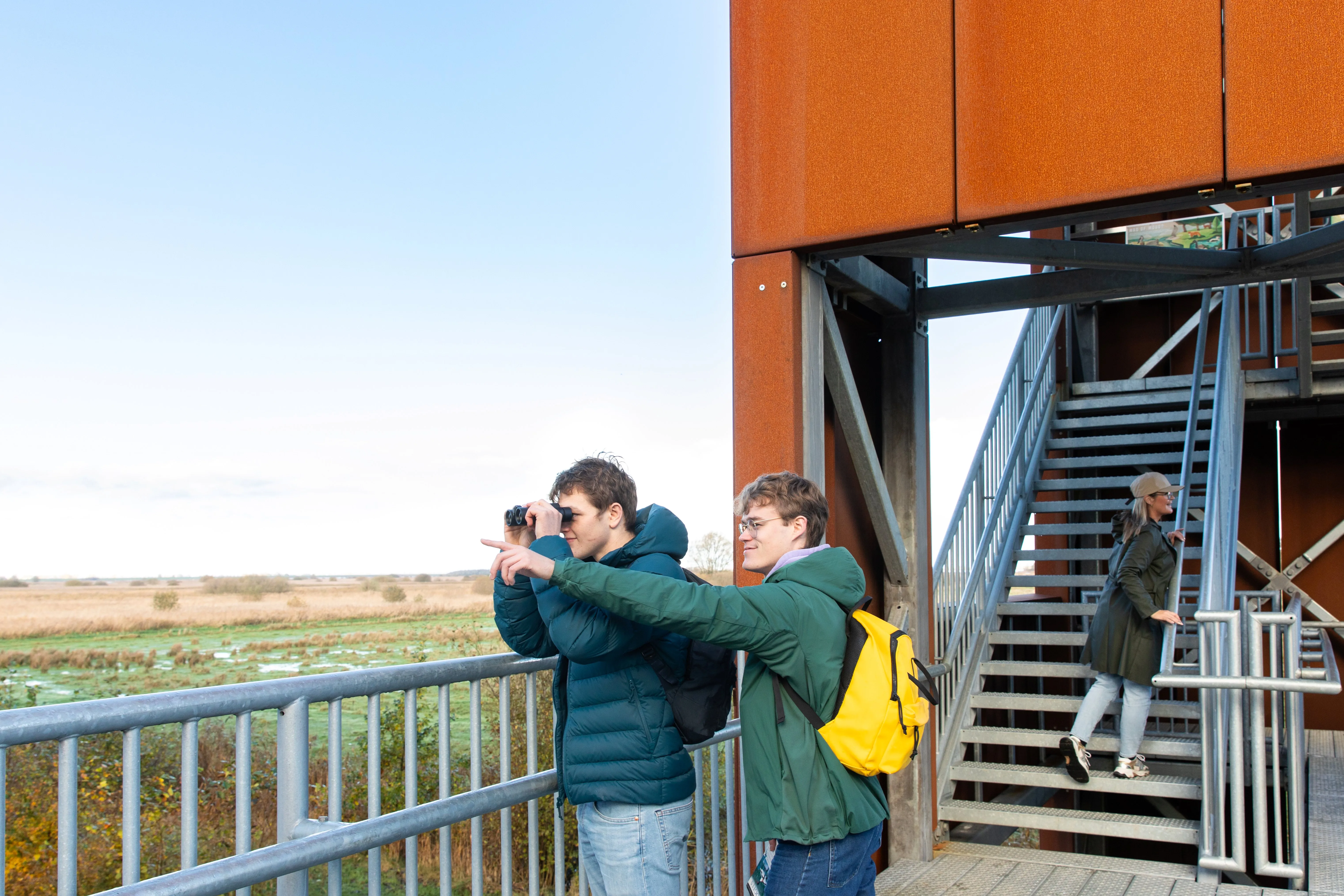 Toeristen bij uitkijktoren de Reiddomp.
