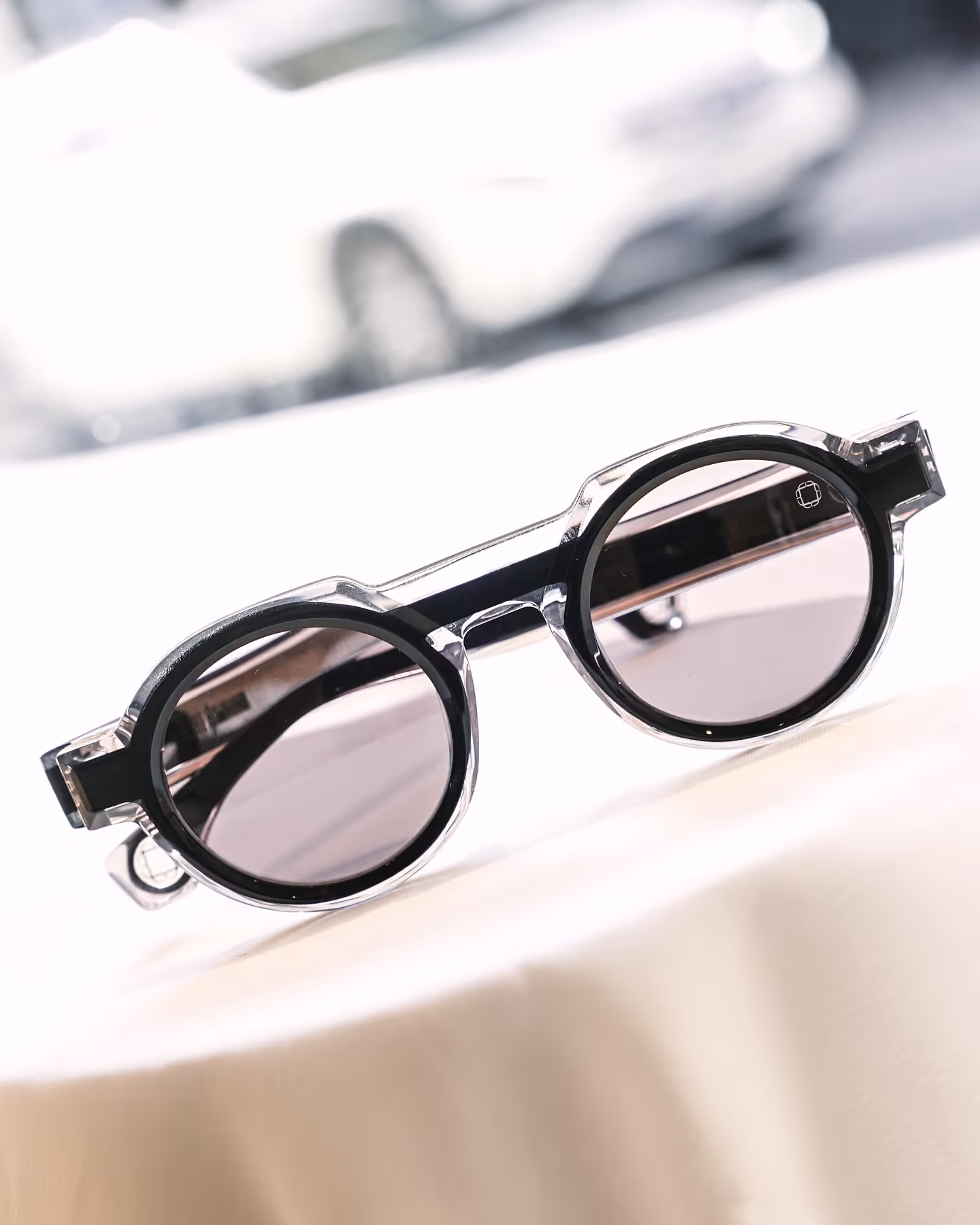 Gafas de Blake Kuwahara redondas negras y transparentes en Óptica Ferao Murcia
