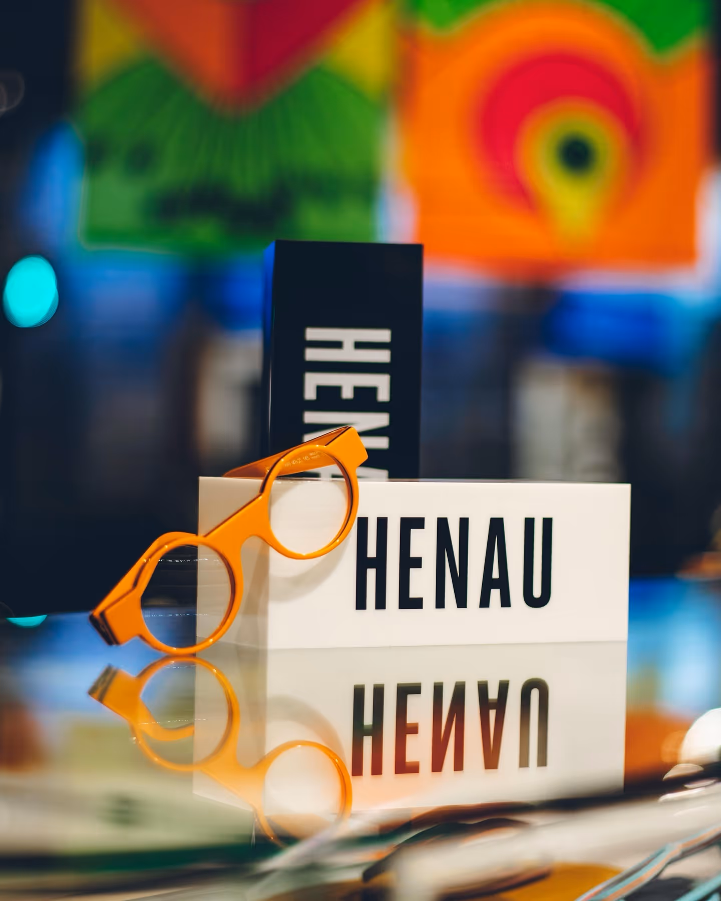 Gafas naranjas Henau de diseño en Óptica Ferao Murcia