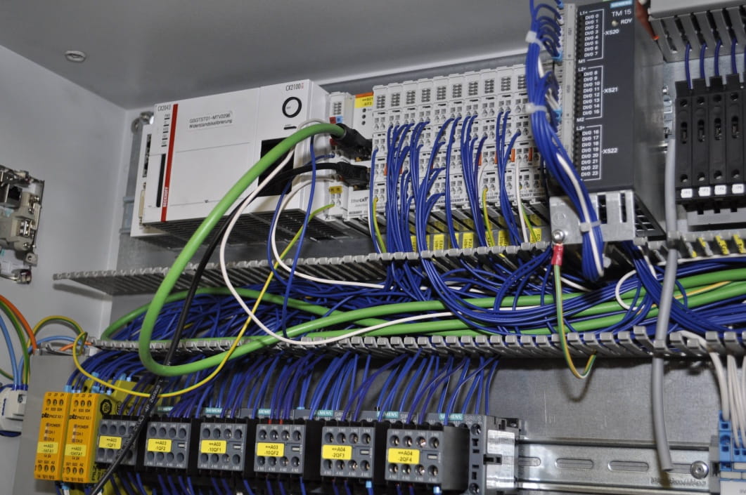 image of diverse group collaboration (for a hr tech)