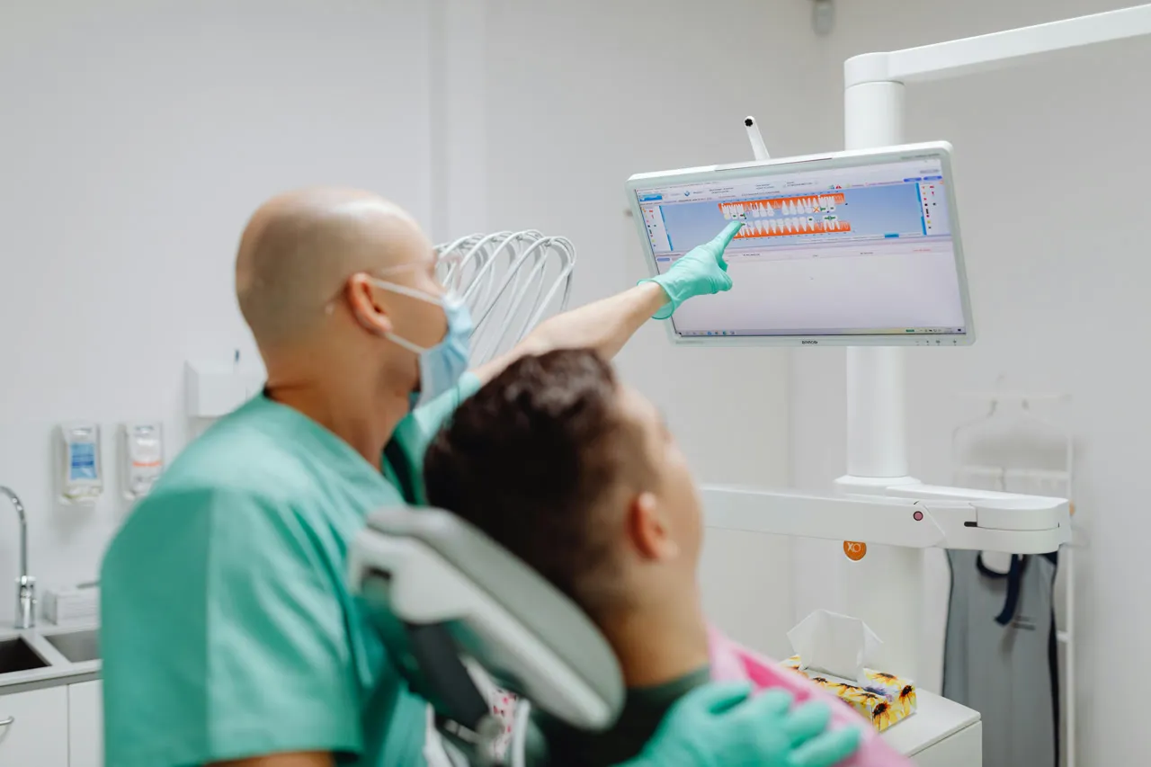 An image of a dental examination xray