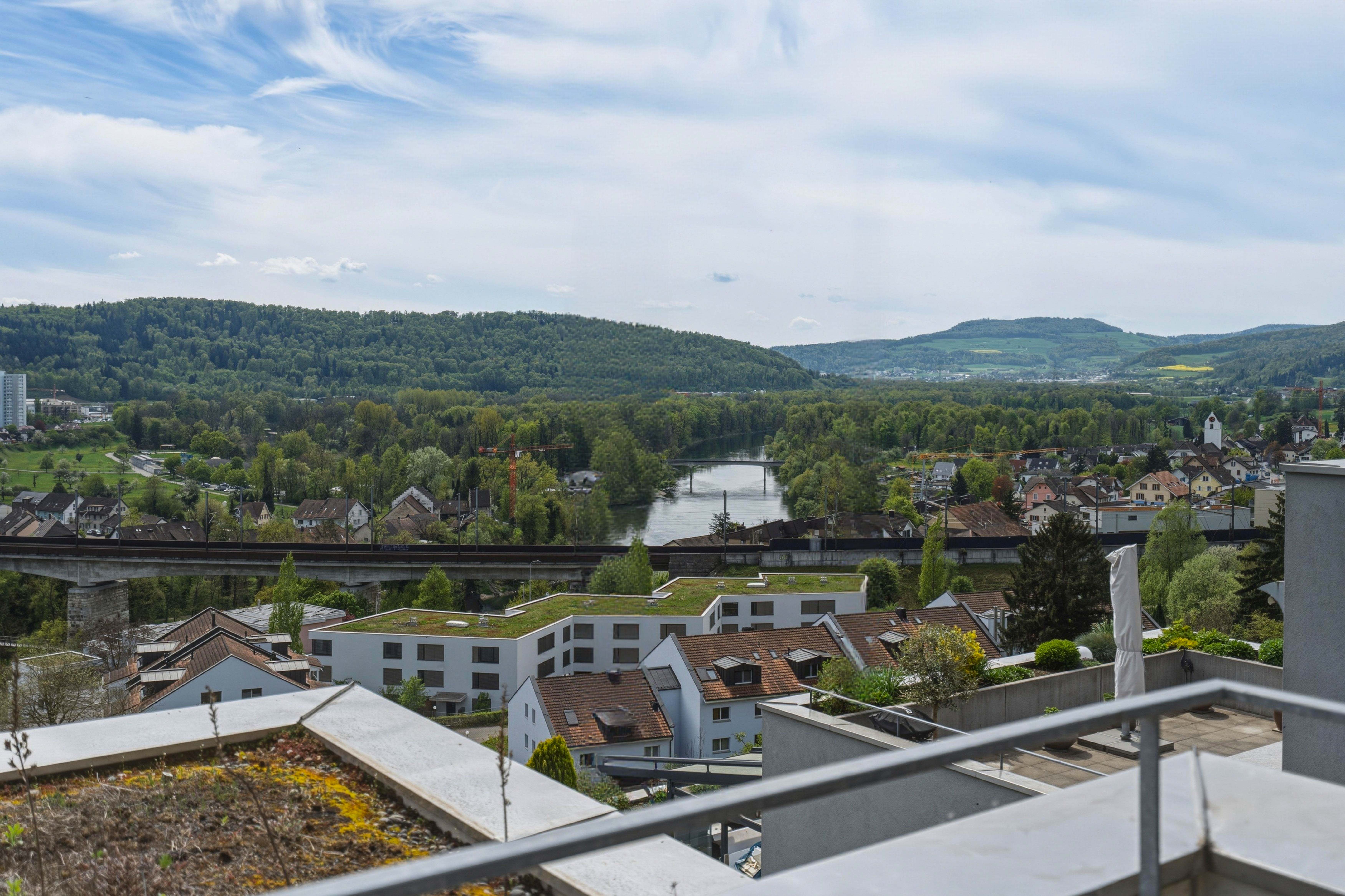 3.5-Zimmer-Terrassenwohnung Umiken – Terrasse mit Alpenblick