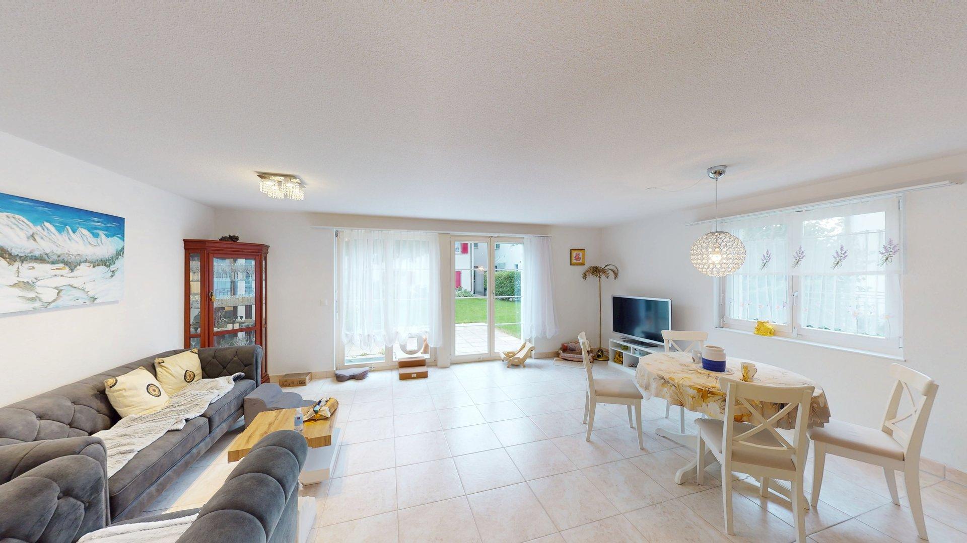 5.5-Zimmer Maisonette-Gartenwohnung Winkel – Wohnbereich