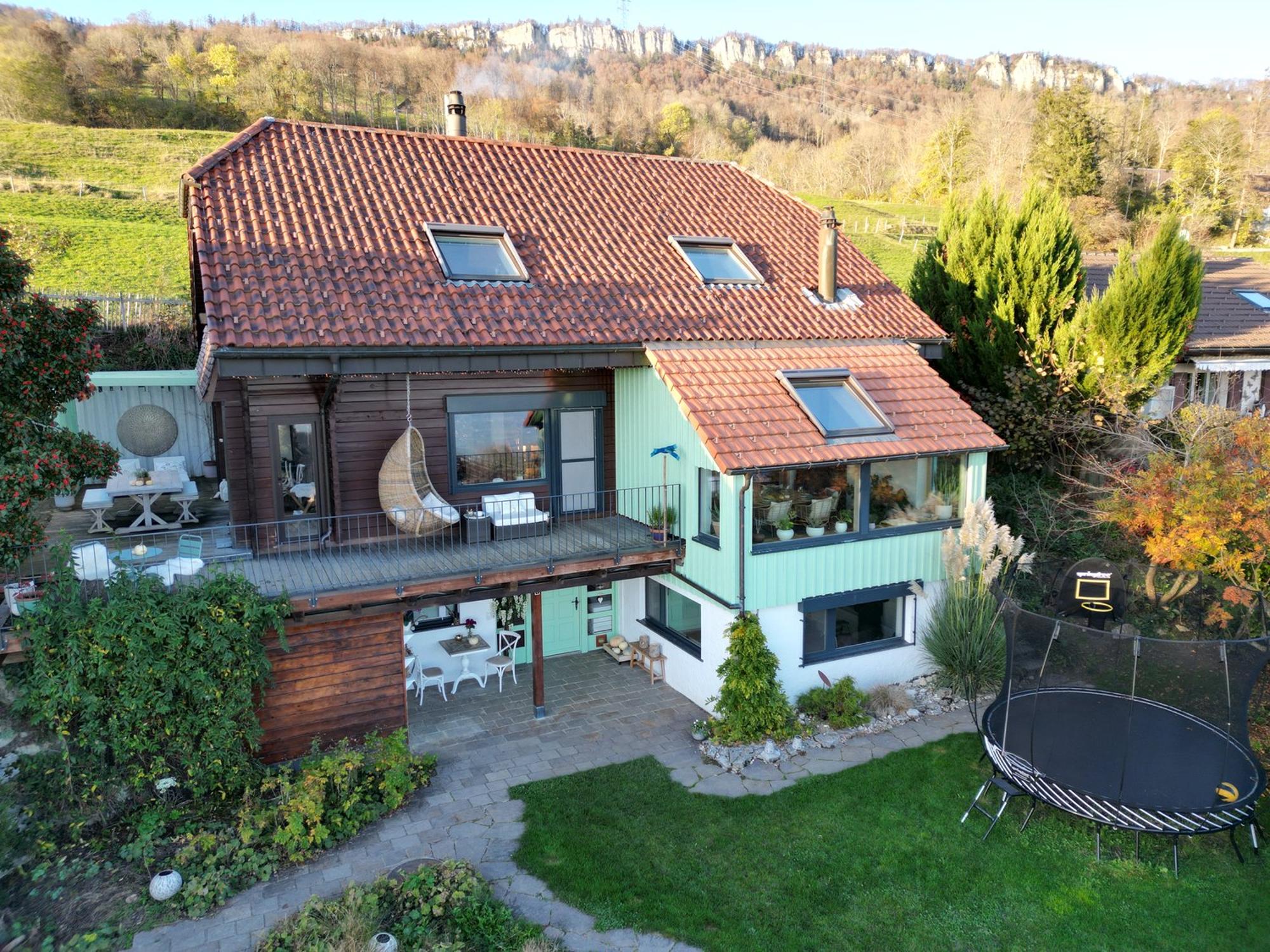 Einfamilienhaus Farnern – Aussenansicht am Jourasüdhang