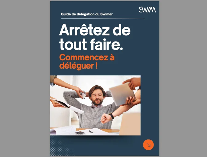 Avocat confiant transférant un dossier à un collaborateur dans un bureau moderne et organisé