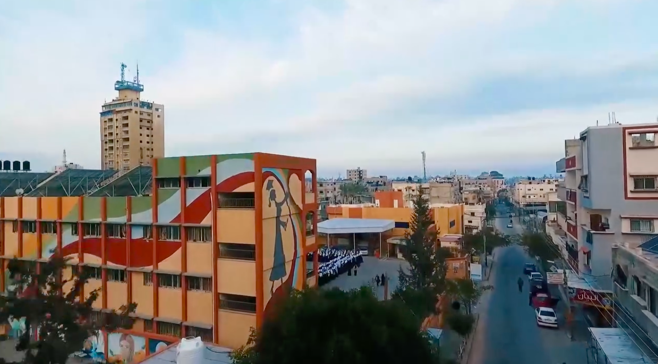 A building with a mural on itDescription automatically generated