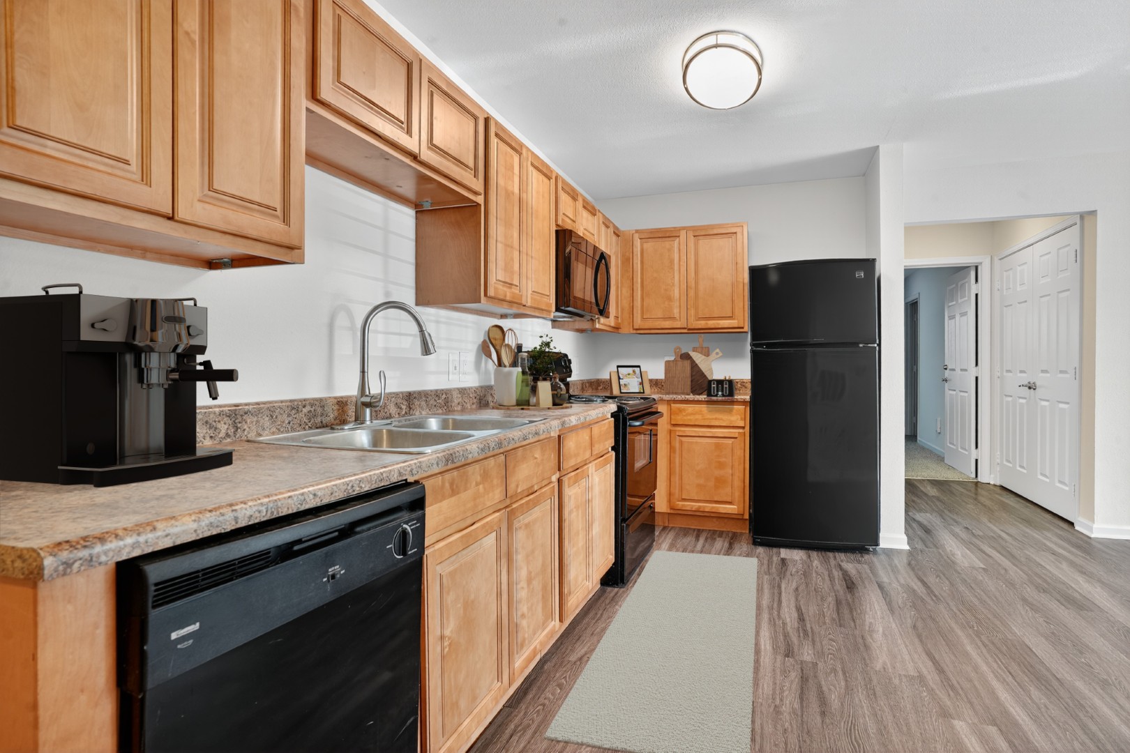 Virtually Staged C2P Dining and Kitchen