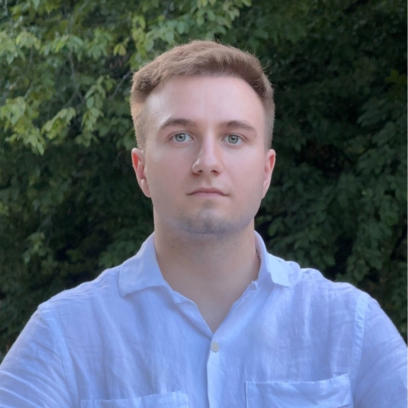 [headshot] image of customer (for an ecommerce)
