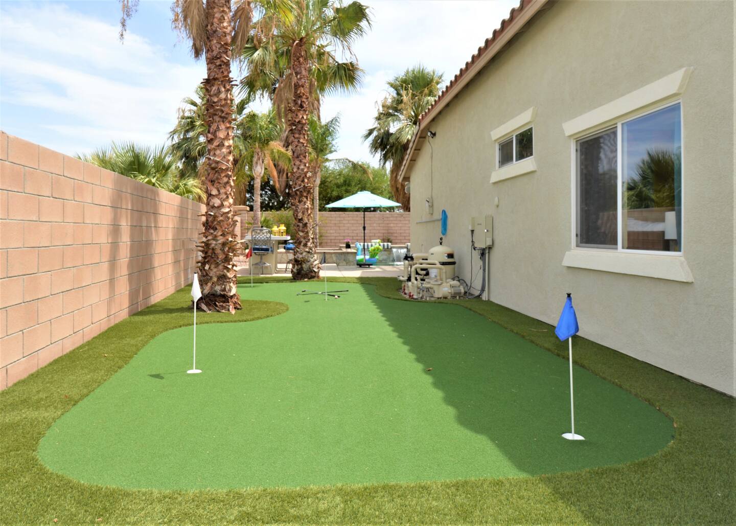 Putting green at the Tropical Villa in Palm Springs