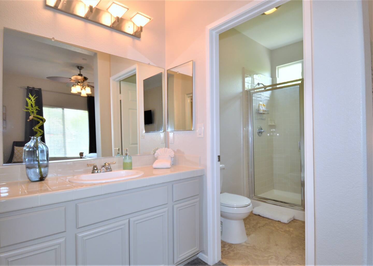 Bathroom in 4br 3ba short term rental in palm springs california