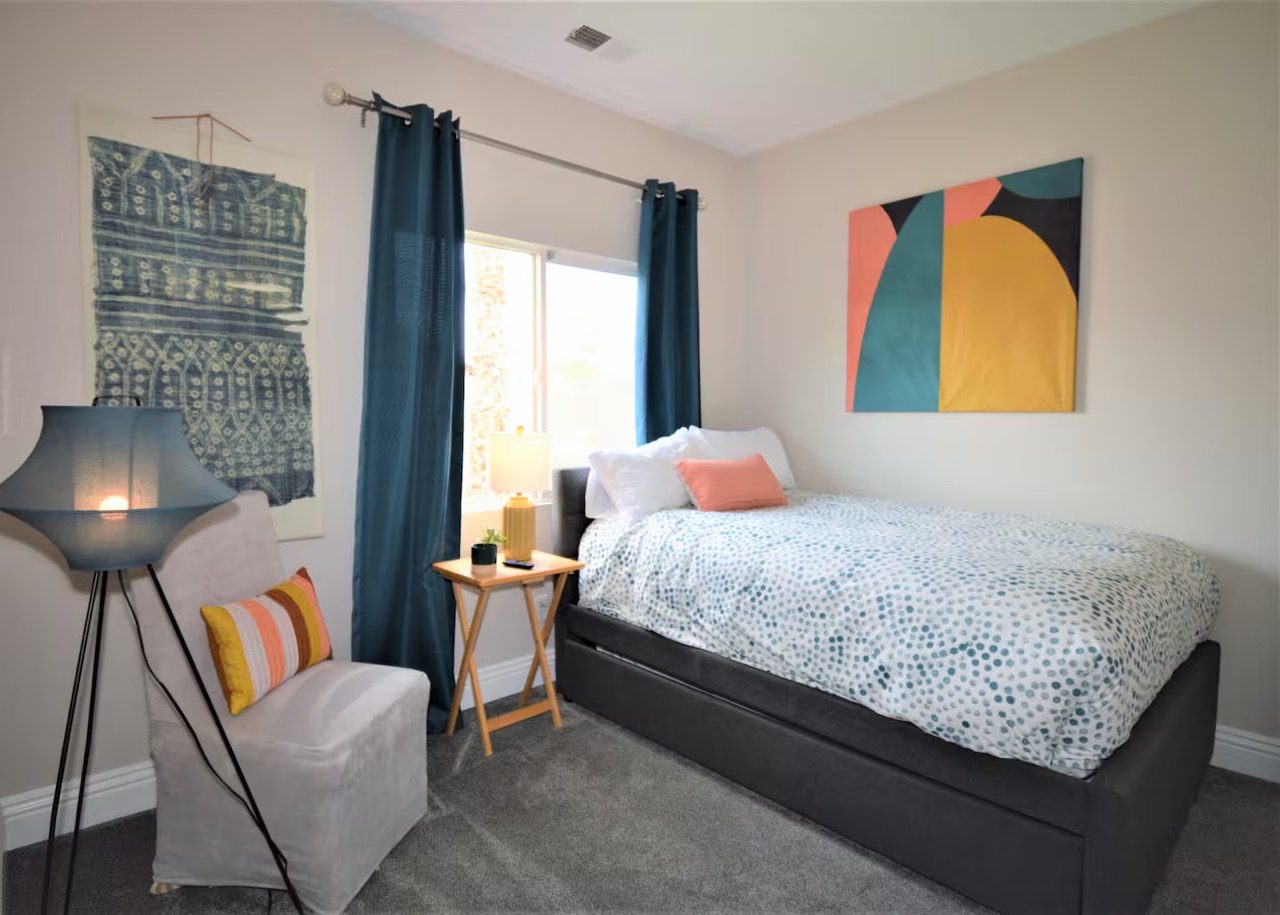 Full sized bed in Palm Springs 4br vacation rental