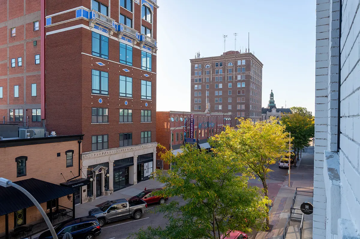 Looking south on Locust Street towards the Hall County Courthouse.