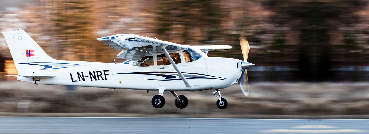 Cessna 172 LN-NRF under landing