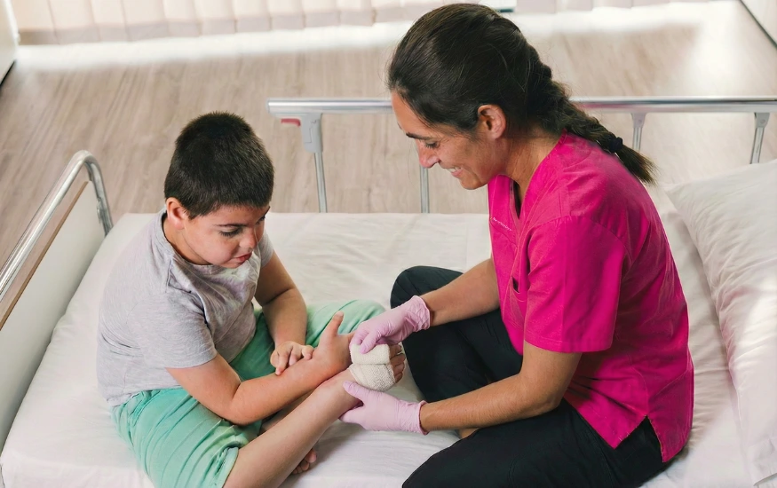 Nurse Next Door nurse providing wound care at home