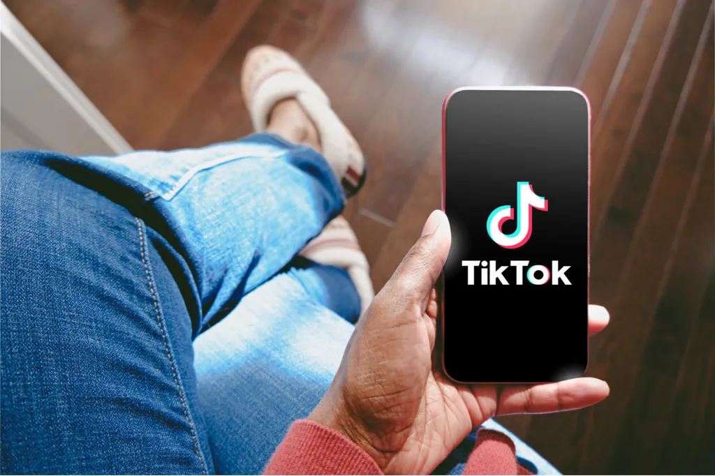 Interface of the TikTok Creative Center showing trend analytics
