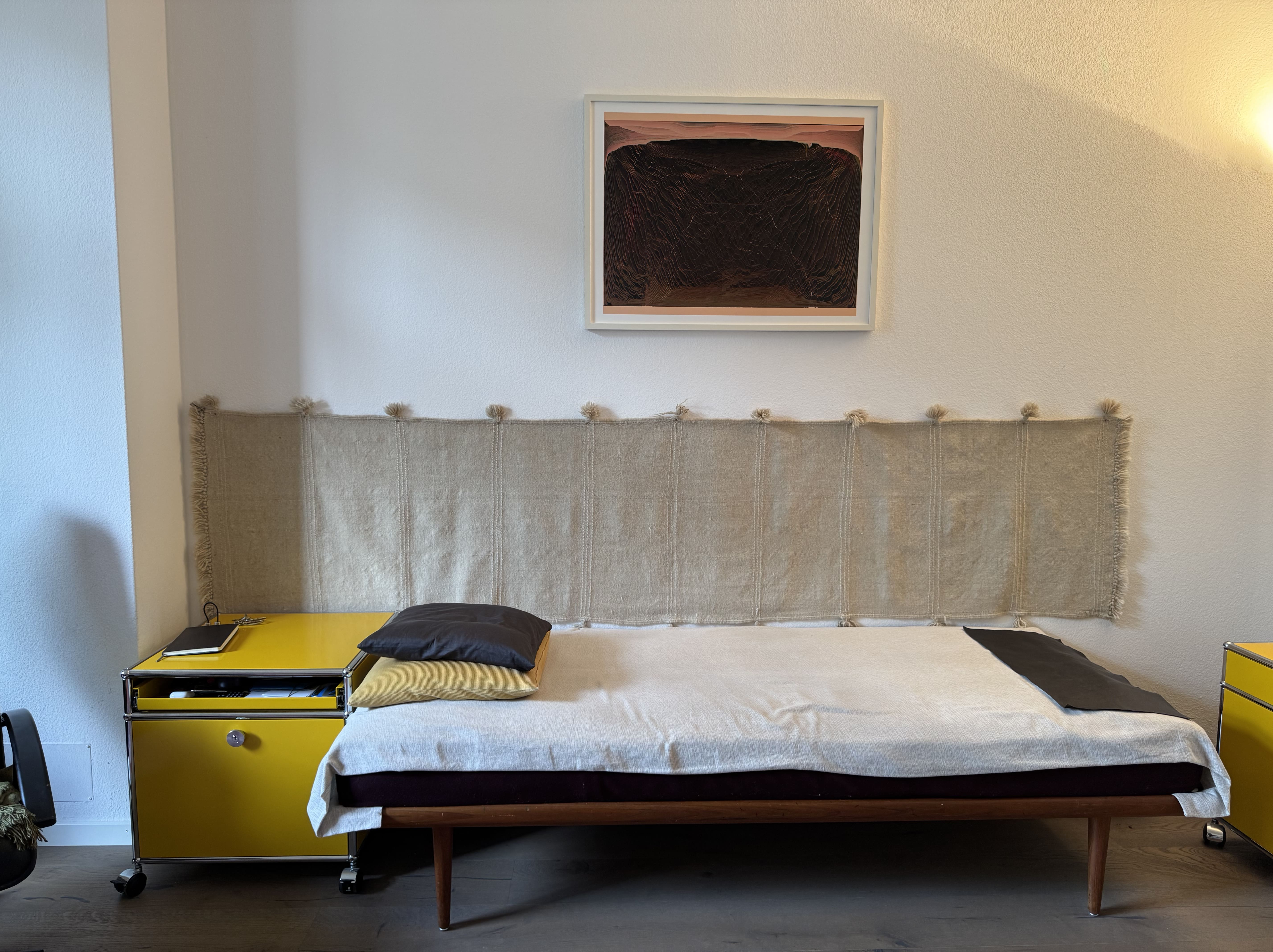 image of calming clinic atmosphere (for an acupuncturist)