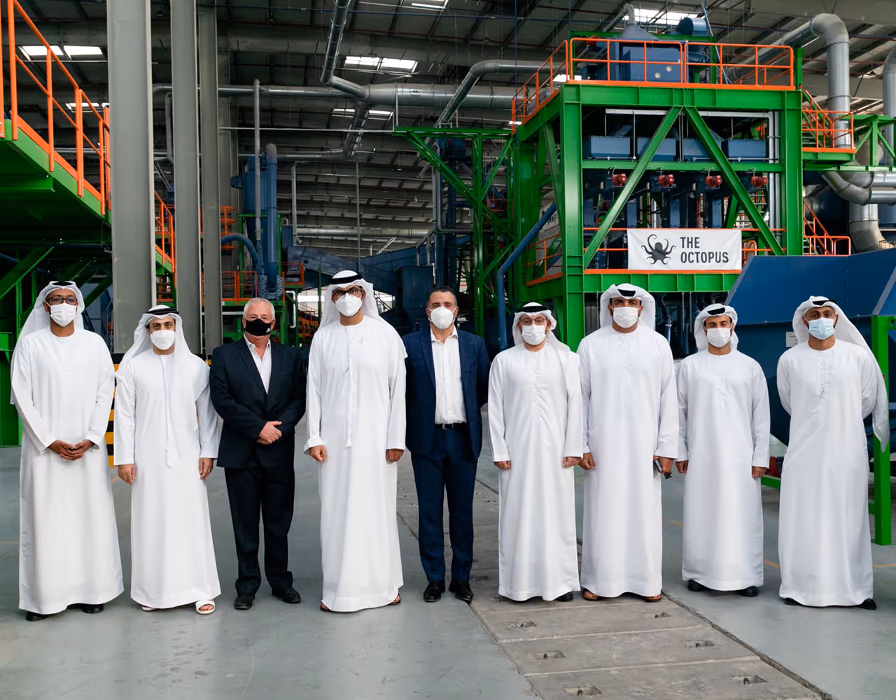 Sultan Al Jaber visits Enviroserve and Unilever's factory in Dubai Industrial City, receives briefing on manufacturers’ plans to expand to new regional and international markets